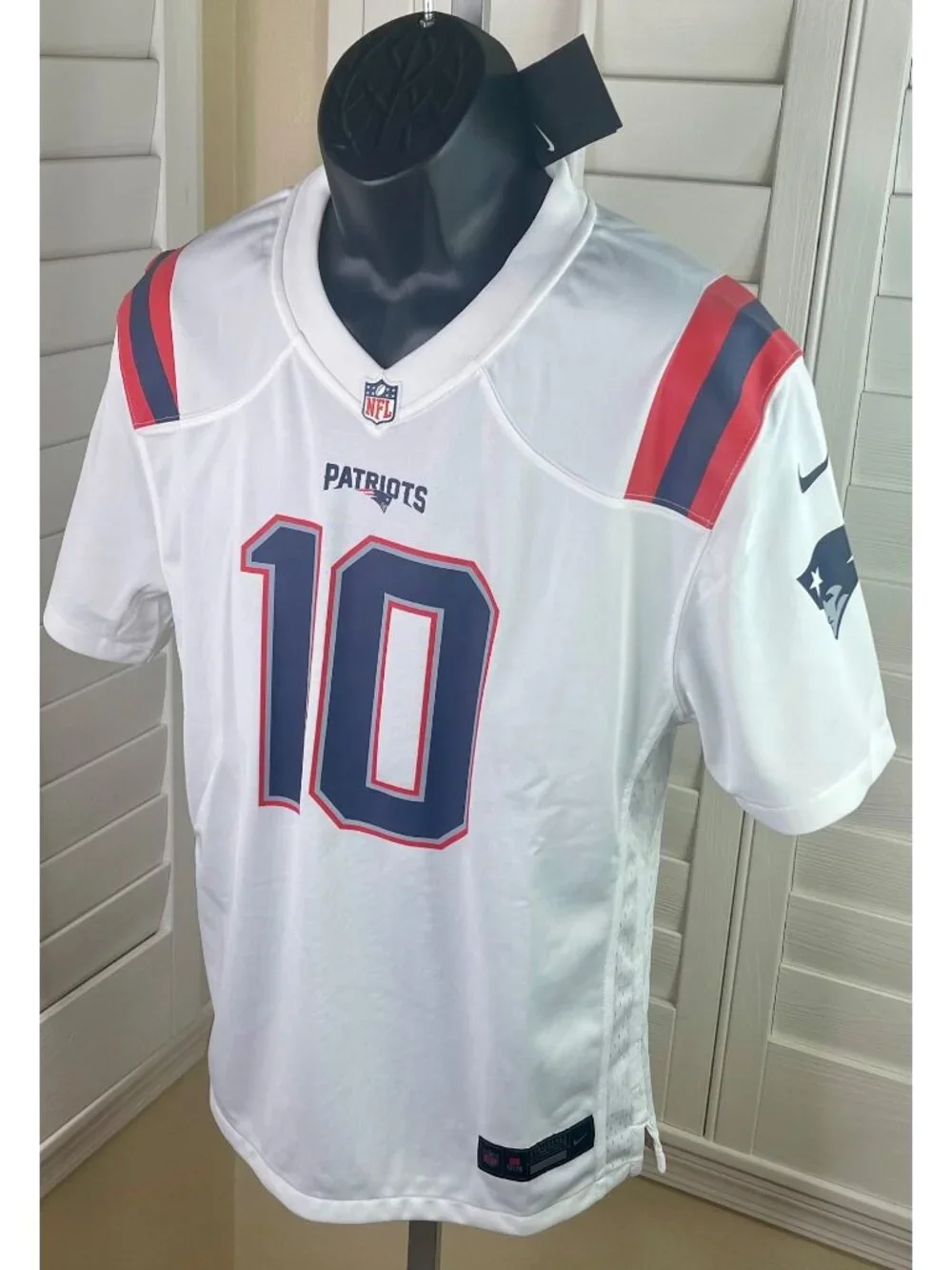 Nike NFL New England Patriots Mac Jones #10 White Football Jersey, Youth L 14/16